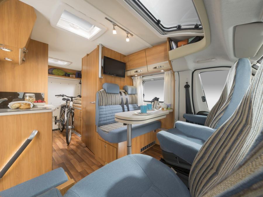 Интерьер Hymer Compact 404 2013 года  (фото 4 из 4)